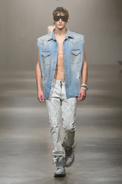 Look 24